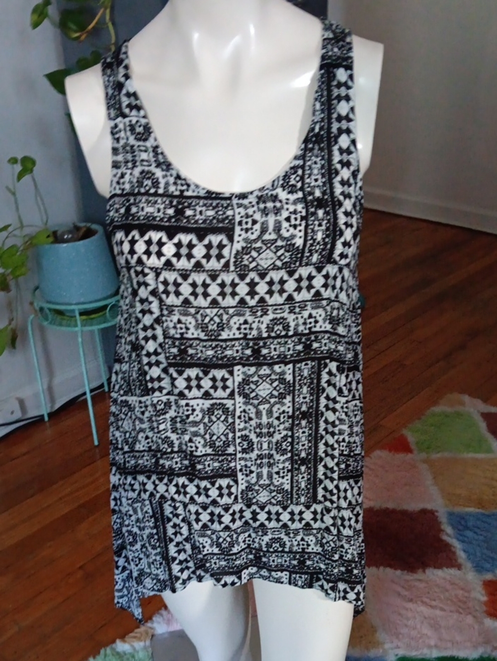 Black & White Patterned Scoop Neck Women’s Tank Top